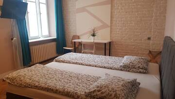 Двухместный номер с 1 кроватью или 2 отдельными кроватями в  Hostel Chmielna 5 Rooms & Apartments